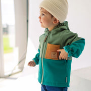 Manteau vert sauge à capuchon en coquille souple, bébé || Sage green hooded coat in soft shell, baby