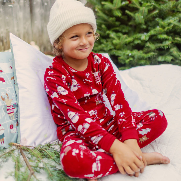 Pyjama deux pièces rouge en velours avec motifs des fêtes, enfant