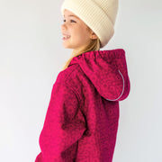 Manteau fuchsia à capuchon en coquille souple, enfant || Fuchsia hooded coat in soft shell, child