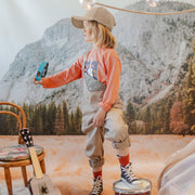 T-shirt à manches longues orange avec illustration de musique en jersey, enfant || Orange long-sleeved t-shirt with dogs in jersey, child