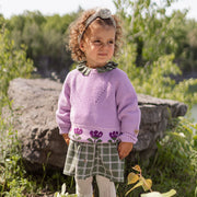 Chandail de maille lilas avec motif dans la maille et jacquard de tulipes, bébé || Lilac knitted sweater with pattern in knit and tulip jacquard, baby