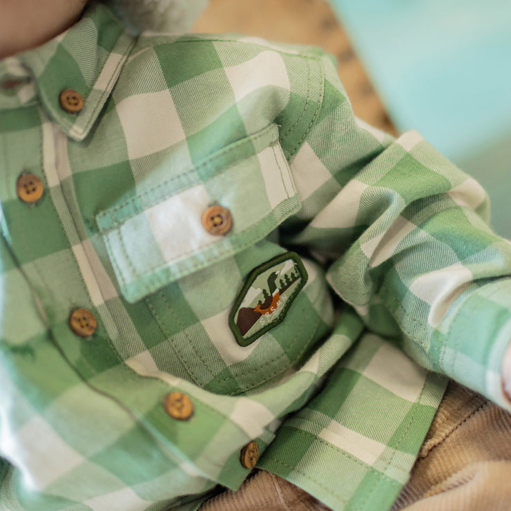 Chemise cache-couche verte et crème à carreaux en flanelle brossée, naissance || Green and cream plaid bodysuit shirt in brushed flannel, newborn