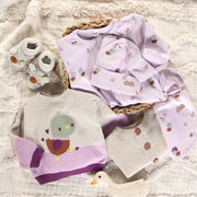 Bonnet lavande à motifs de canetons en jersey crêpé, naissance || Lavender hat with ducks print in crinkle jersey, newborn