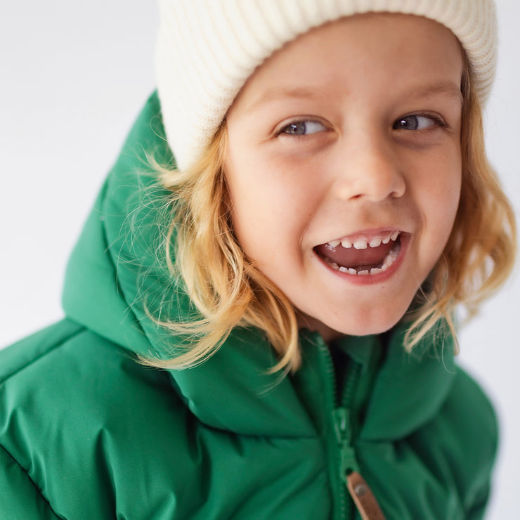 Manteau doudoune vert à col montant avec capuchon en nylon, enfant || Green puffer coat with high collar and hood in nylon, child