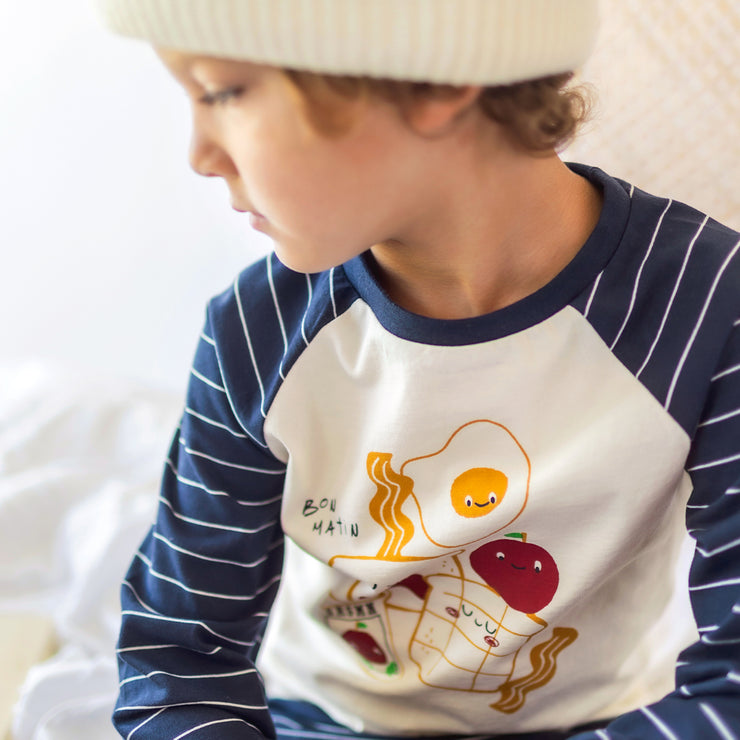 Pyjama deux-pièces marine et crème rayé avec illustration en jersey, enfant || Two pieces navy and cream striped pyjamas with illustration in jersey, child