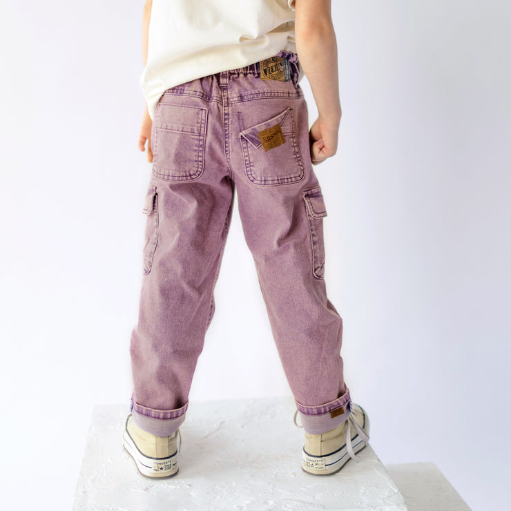 Pantalon mauve coupe ample en denim extensible, enfant || Purple wide fit stretch denim pants, child