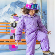 Habit de neige une-pièce mauve à motifs avec capuchon à fausse fourrure, enfant || Purple one-piece snowsuit with all over print and faux fur hood, child