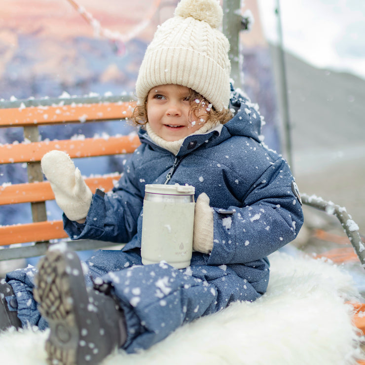 Cream mittens with a cord in knit, baby