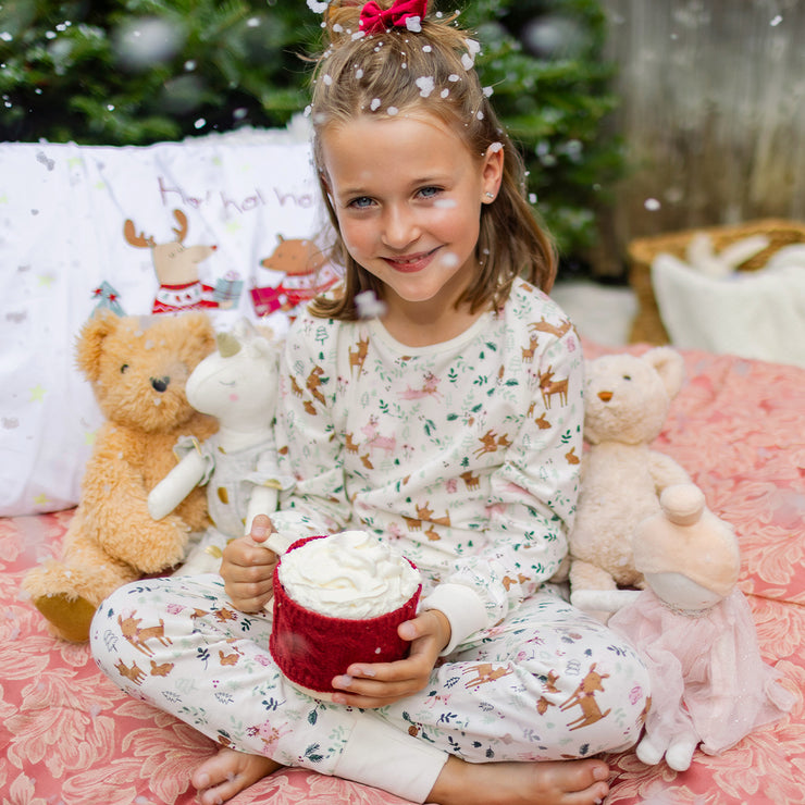 Pyjama des fêtes crème en jersey à motifs de rennes, enfant  || Cream holiday pajamas in jersey with reindeer all over print, child