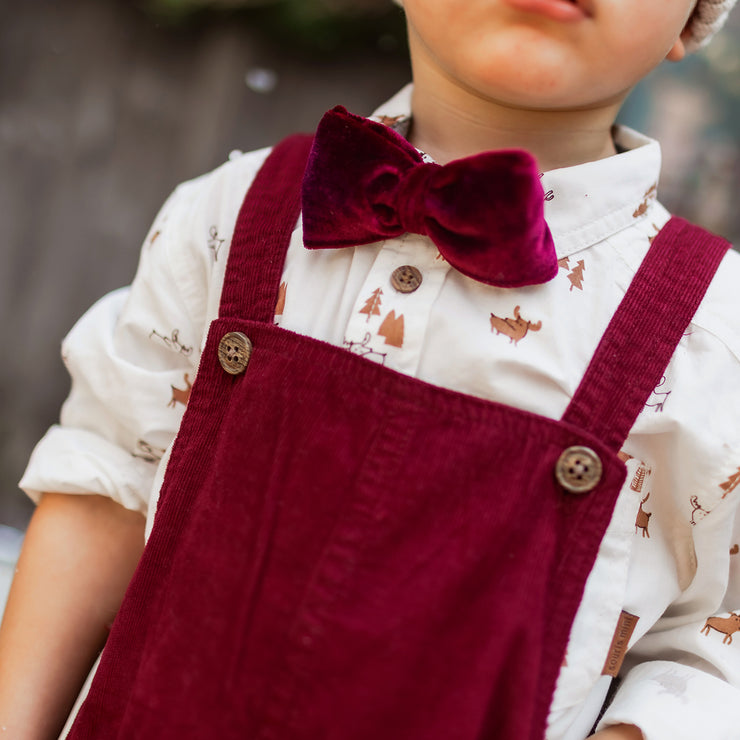 Salopette rouge de coupe ample en velours côtelé, bébé || Loose-fitting red overalls in corduroy, baby