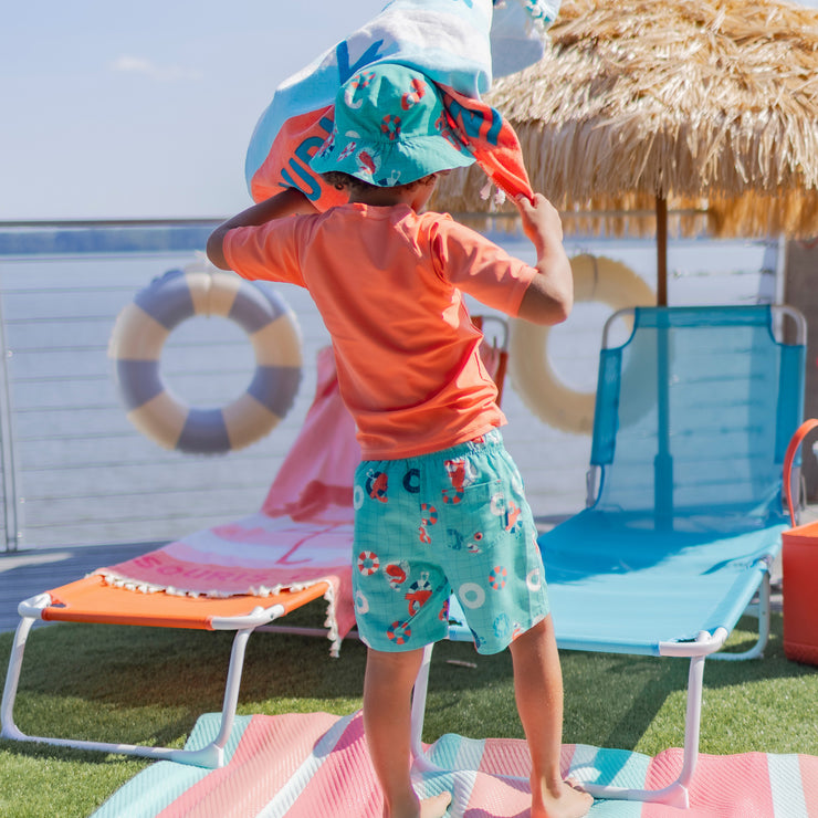 Bermuda de bain bleu à motifs de flamants, enfant || Blue swim bermuda shorts with flamingo all over print, child