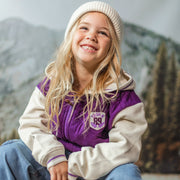 Blouson bomber matelassé à capuchon, mauve et crème, enfant || Quilted hooded bomber jacket, purple and cream, child