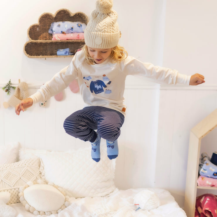 Pyjama bleu et crème avec imprimé et rayures en jersey, enfant || Blue and cream pyjamas with print and stripes in jersey, child