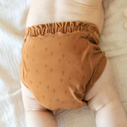 Couche réutilisable ultramince caramel à motif de flèches, bébé || Ultra-thin caramel reusable diaper with arrow all over print, baby