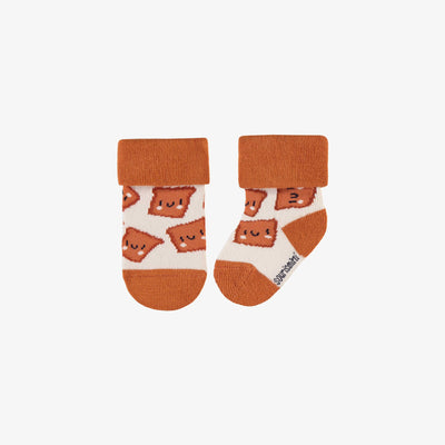 Chaussettes crème extensible au motif de tartinades caramel, naissance || Cream stretch socks wtih caramel spread all over print, newborn