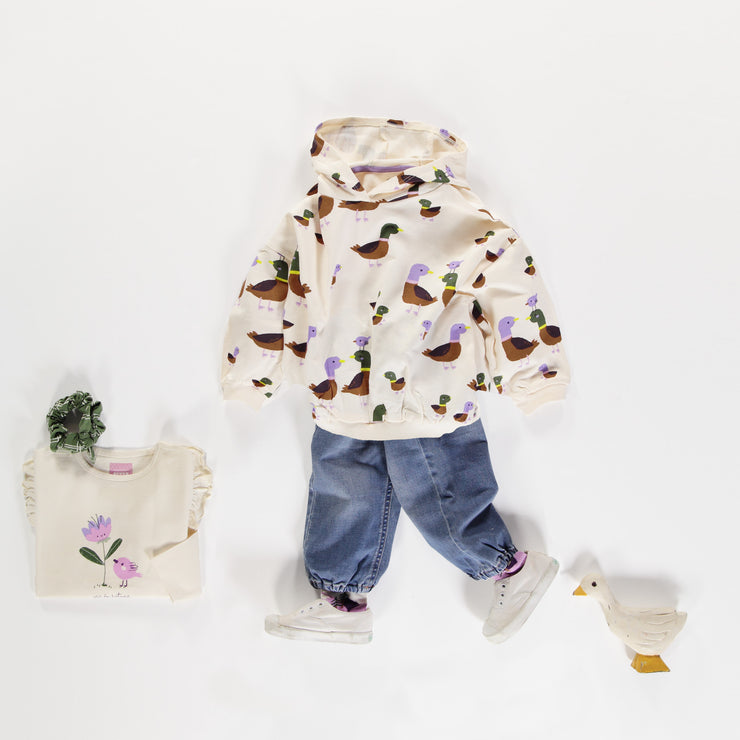 Chandail à capuchon crème à motifs de canards en coton français, bébé || Cream duck print hoodie in French terry, baby