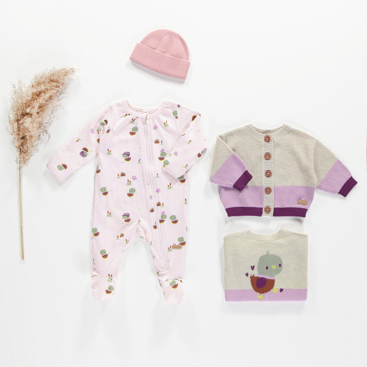 Pyjama une pièce lavande à motifs de canetons en jersey crêpé, naissance || Lavender one piece pajamas with ducks print in crinkle jersey, newborn