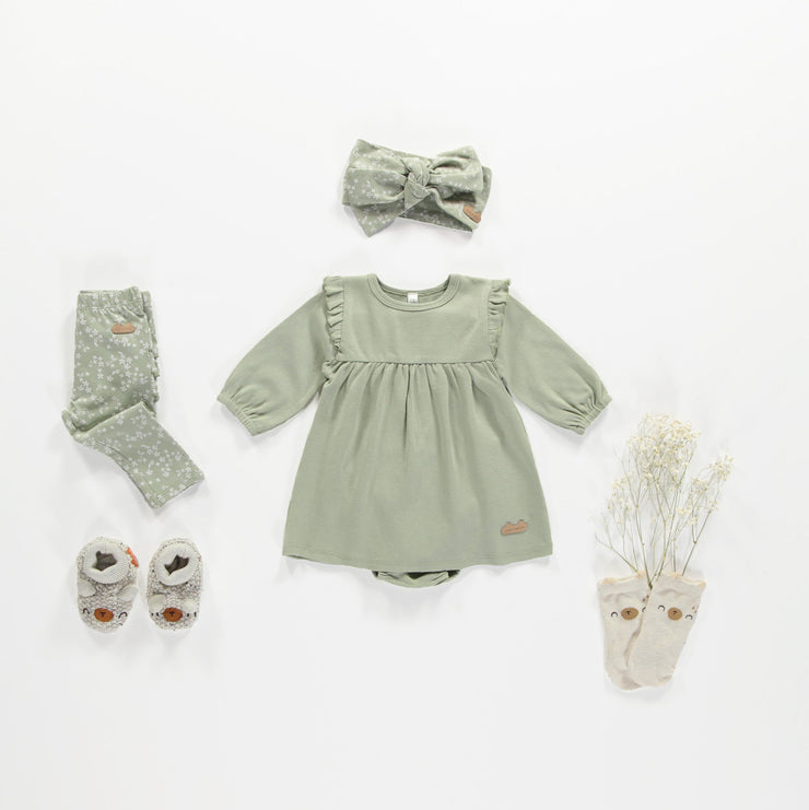 Legging vert sauge fleuri à volants en jersey, naissance || Floral sage green leggings with ruffles in jersey, newborn