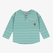 T-shirt à manches longues bleu-vert à rayures avec col henley en jersey, bébé || Blue-green striped long sleeves t-shirt with henley collar in jersey, baby