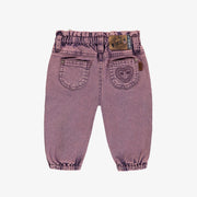 Pantalon mauve coupe décontractée en denim extensible, bébé || Stretch purple denim pants in a relaxed fit, baby