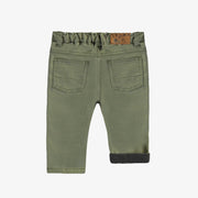 Pantalon vert olive de coupe régulière en denim extensible, bébé || Regular-fit olive green pants in stretch denim, baby