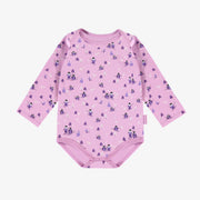 Cache-couche rose à manches longues à motifs de pingouins, bébé || Long-sleeved pink bodysuit with penguin all over print, baby