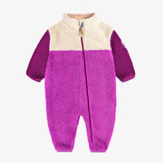 Une-pièce en sherpa mauve blocs de couleur à col montant, bébé || Purple sherpa one piece with color block and high collar, baby