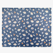 Couverture bleue à motif automnal en peluche, enfant || Blue blanket with autumnal all over print in plush, child