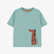 T-shirt à manches courtes bleu-vert à rayures avec illustration d’un chien en jersey, enfant || Blue-green striped short sleeves t-shirt with a dog illustration in jersey, child