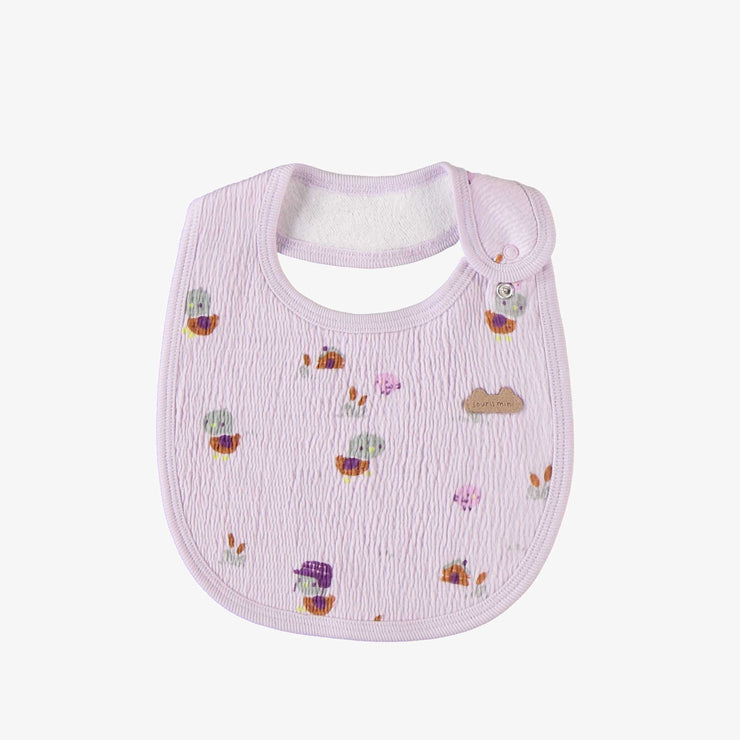 Bavoir lavande à motifs de canetons en jersey crêpé biologique, naissance || Lavender bib with ducks print in organic crinkle jersey, newborn