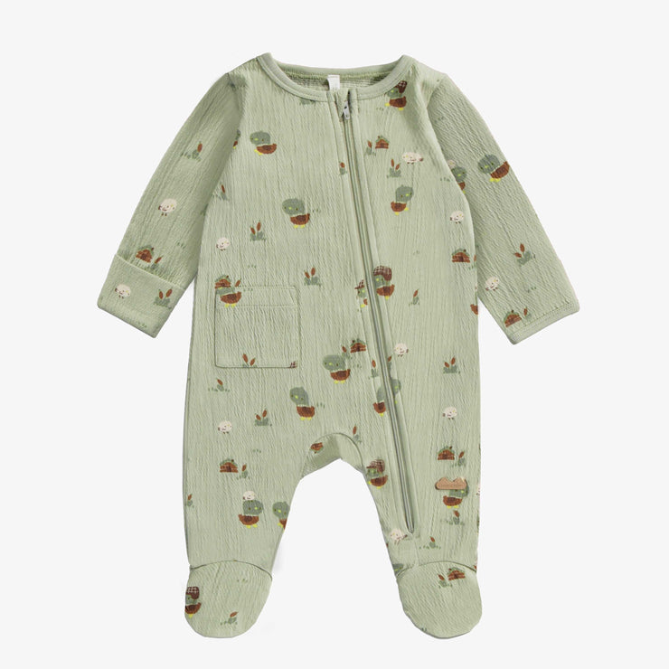 Pyjama une pièce vert sauge à motifs de canetons en jersey crêpé, naissance || Sage green one piece pyjama with ducks print in crinkle jersey, newborn