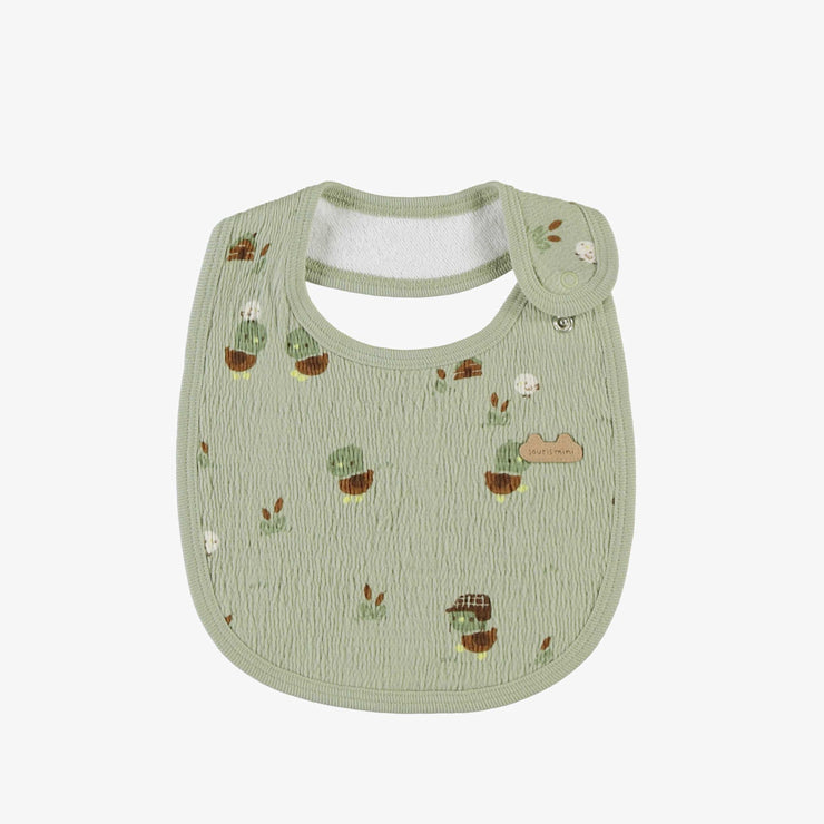 Bavoir vert sauge à motifs de canetons en jersey crêpé, naissance || Sage green bib with ducks print in crinkle jersey, newborn