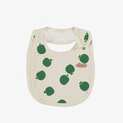 Bavoir crème avec pommes vertes en tricot côtelé, naissance || Cream bib with green apples in ribbed knit, newborn