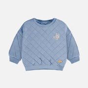 Chandail bleu pâle ample en jersey matelassé, naissance || Light blue loose fit crewneck in quilted jersey, newborn