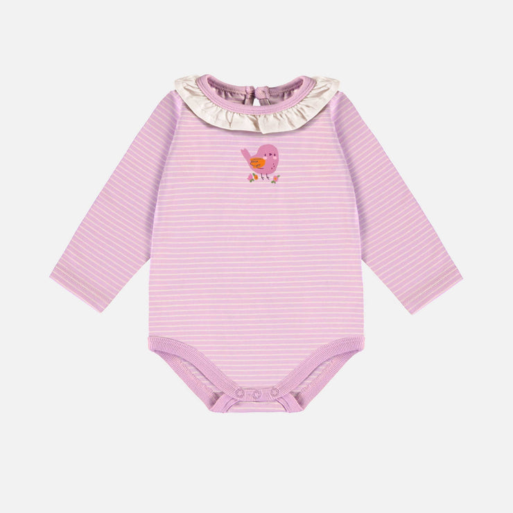 Cache-couche lilas à rayures et volant au col en jersey extensible, naissance || Lilac striped bodysuit with neck flounce in stretch jersey, newborn