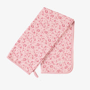 Couverture rose à motifs de fleurs en doux jersey, naissance || Pink blanket with flower all over print in soft jersey, newborn