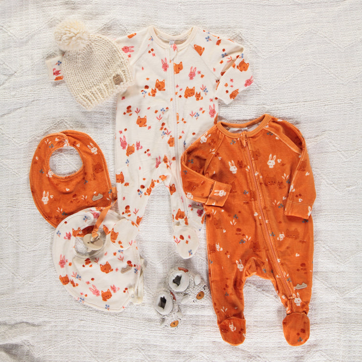 Pyjama une pièce crème à motifs de renard en velours, naissance || Cream fox print one piece pajamas in velvet, newborn