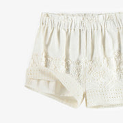 Short crème avec broderies en voile de coton, enfant || Cream embroidered short in cotton veil, child