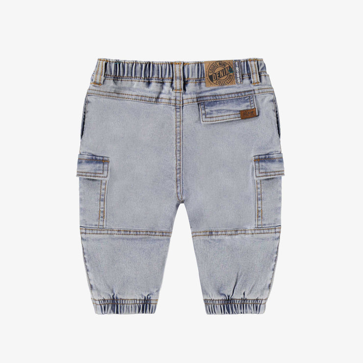 Pantalon en denim bleu pâle avec poches cargo, bébé || Pale blue denim pants with cargo pockets, baby