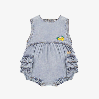 Une pièce en denim bleu pâle avec volants, naissance || Pale blue one piece in denim with ruffles, newborn