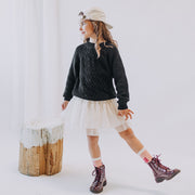 Chandail de maille noir au motif tressé, enfant || Black knitted sweater with braided pattern, child