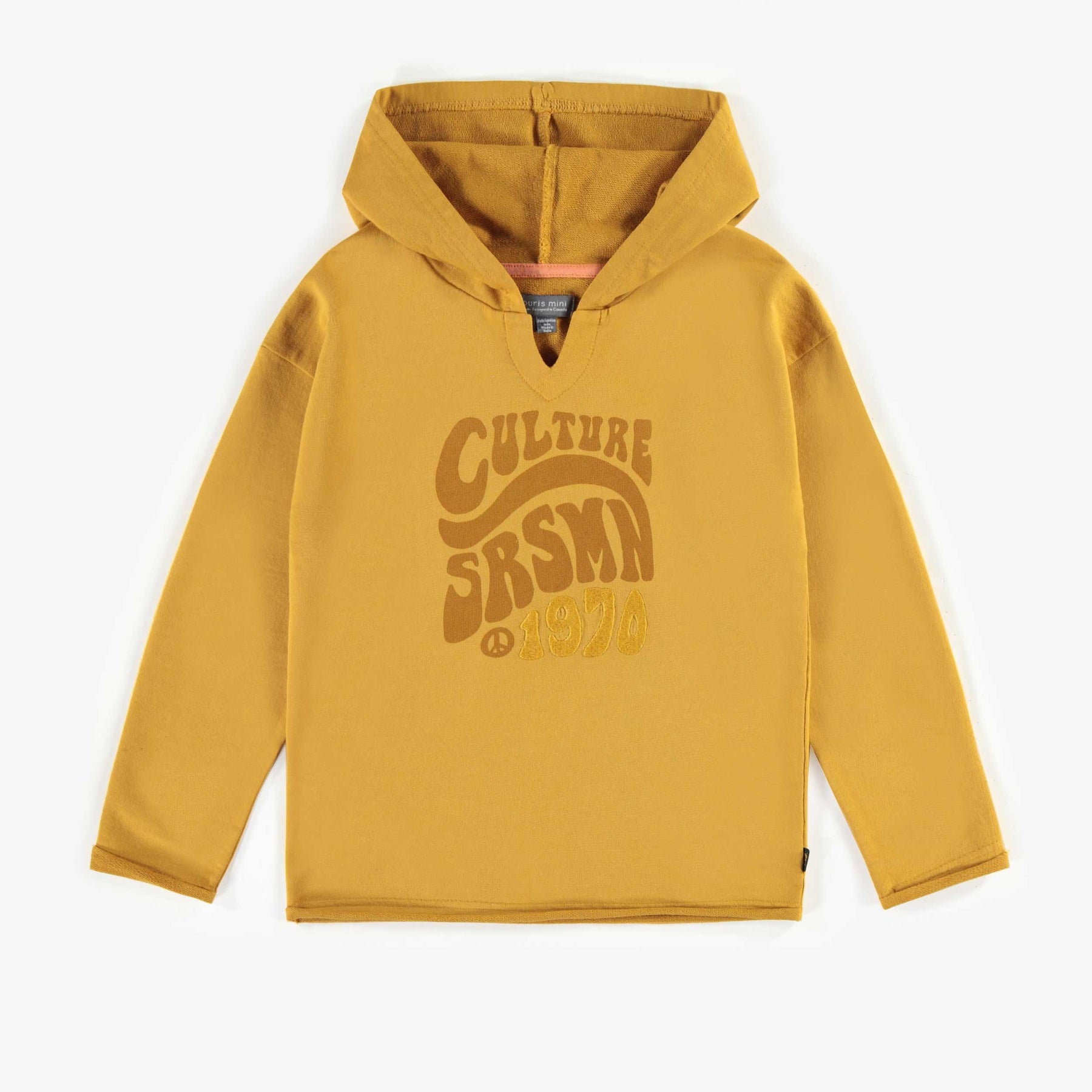 Hoodie with writing outlet on sleeve